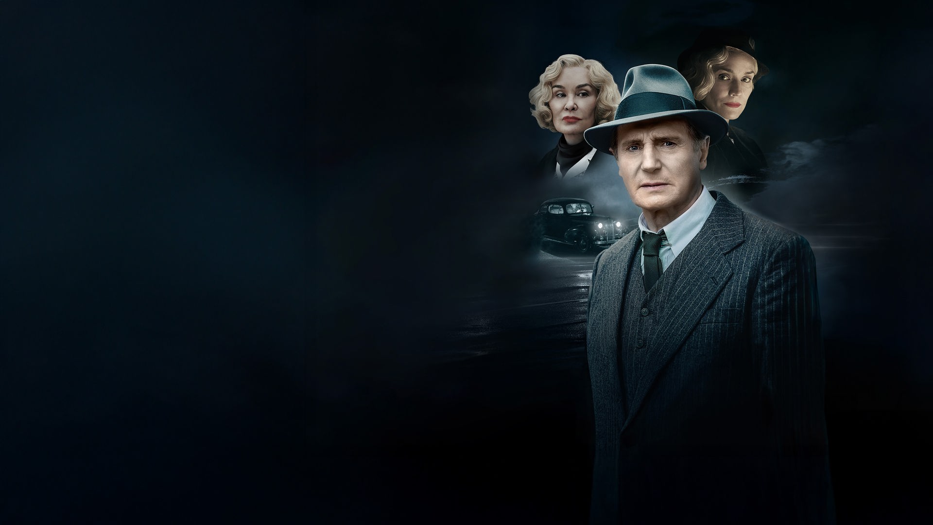 "Marlowe": Montage: Philip Marlowe (Liam Neeson) steht vor einem schwarzen Oldtimer auf einer nächtlichen Straße. Über seinen Schultern sind Nahaufnahmen von Dorothy Quincannon (Jessica Lange) und Clare Cavendish (Diane Kruger) montiert.