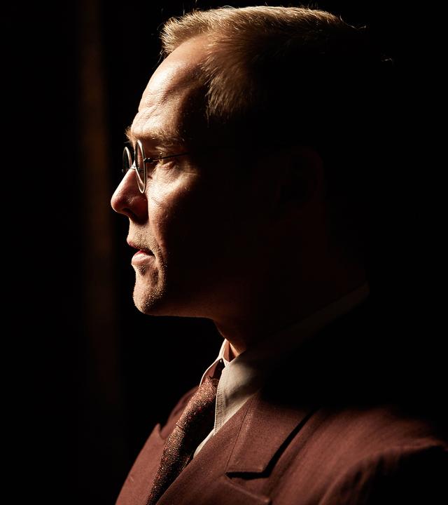 Dietrich Bonhoeffer wird von Matthias Koberlin gespielt.