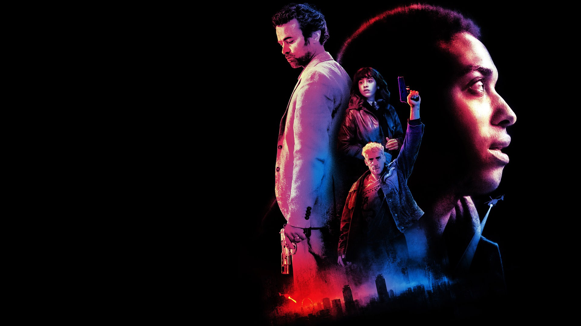 Night Call – Überlebe die Nacht - Im neonfarbenen Licht stehen die Charaktere Mady (Jonathan Feltre) im Profil und Yannick (Romain Duris) mit dem Rücken zu ihm, während im Hintergrund Théo (Jonas Bloquet) und Claire (Natacha Krief) mit einer Waffe zu sehen sind. Die nächtliche Brüsseler Silhouette am unteren Rand unterstreicht die bedrohliche Atmosphäre des Thrillers.