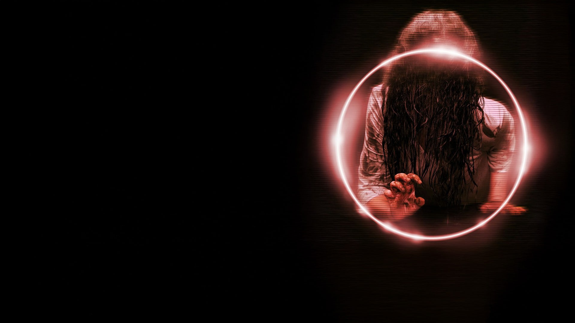 Ein Filmplakat des japanischen Horrorfilms „Ring – Das Original“ zeigt die unheimliche Geistergestalt Sadako mit langen, schwarzen Haaren vor dem Gesicht. Sie streckt eine Hand nach vorne und ist von einem intensiv leuchtenden, rötlichen Kreis umgeben.