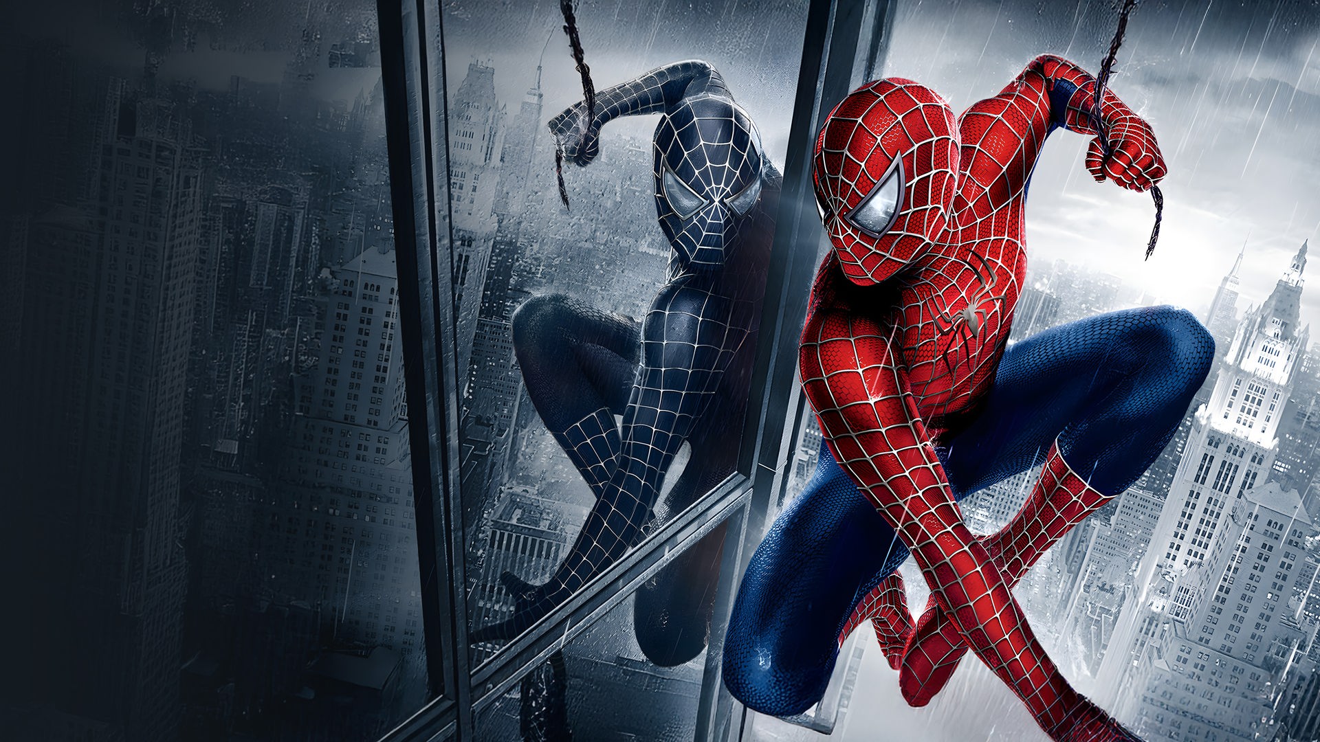 Filmplakat Spider-Man 3: Spider-Man hockt in seinem rot-blauen Kostüm im Regen an einer spiegelnden Glasfassde. Sein Spiegelbild  im Fenster zeigt ihn jedoch im schwarzen Symbionten-Anzug.