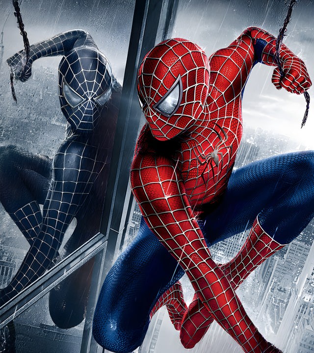 Filmplakat Spider-Man 3: Spider-Man hockt in seinem rot-blauen Kostüm im Regen an einer spiegelnden Glasfassde. Sein Spiegelbild  im Fenster zeigt ihn jedoch im schwarzen Symbionten-Anzug.