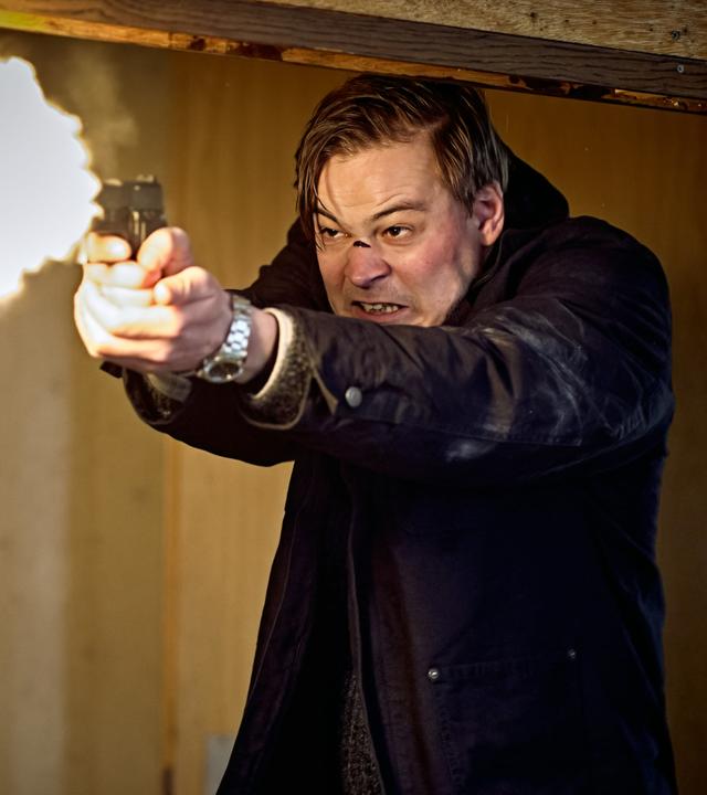 Wird Hannes Schulte (Marius Arendt) mit Waffengewalt zum Ziel kommen? 