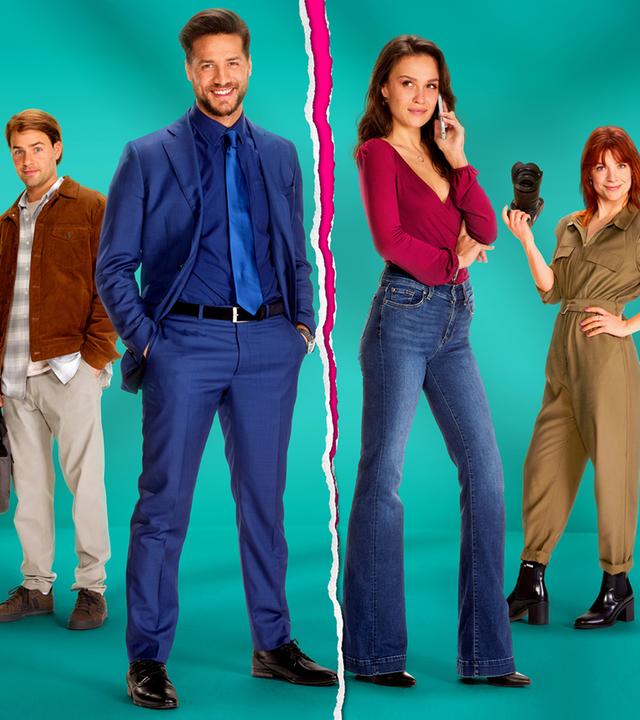 Filmplakat: Mick (Oscar Aerts), Dylan (Juvat Westendorp), Zoë (Holly Mae Brook) und Lana (Sarah Bannier) posieren nebeneinander vor einem türkisgrünen Hintergrund. Zwischen Dylan und Zoë, die in der Mitte stehen, geht ein Riss durchs Bild, der einen pinken Untergrund andeutet.