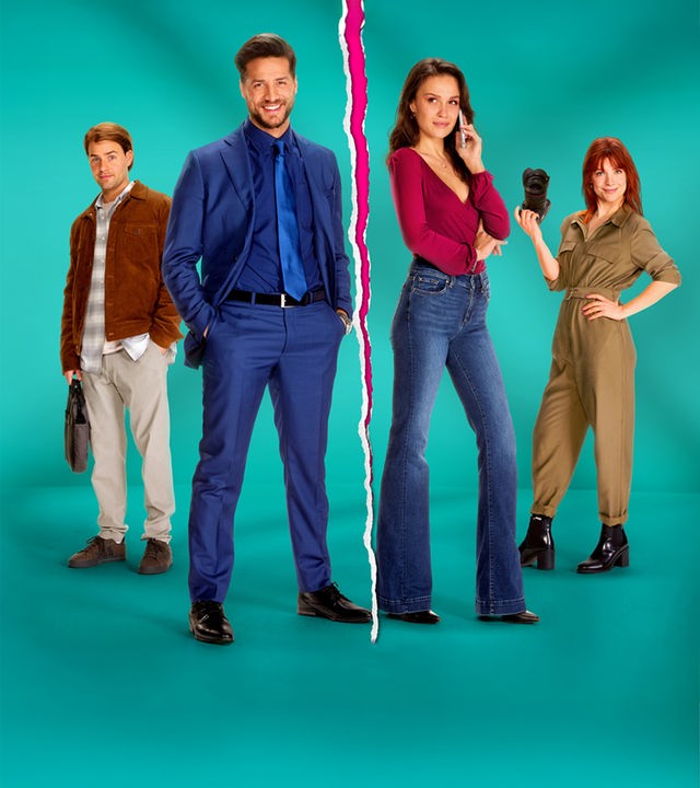 Filmplakat: Mick (Oscar Aerts), Dylan (Juvat Westendorp), Zoë (Holly Mae Brook) und Lana (Sarah Bannier) posieren nebeneinander vor einem türkisgrünen Hintergrund. Zwischen Dylan und Zoë, die in der Mitte stehen, geht ein Riss durchs Bild, der einen pinken Untergrund andeutet.