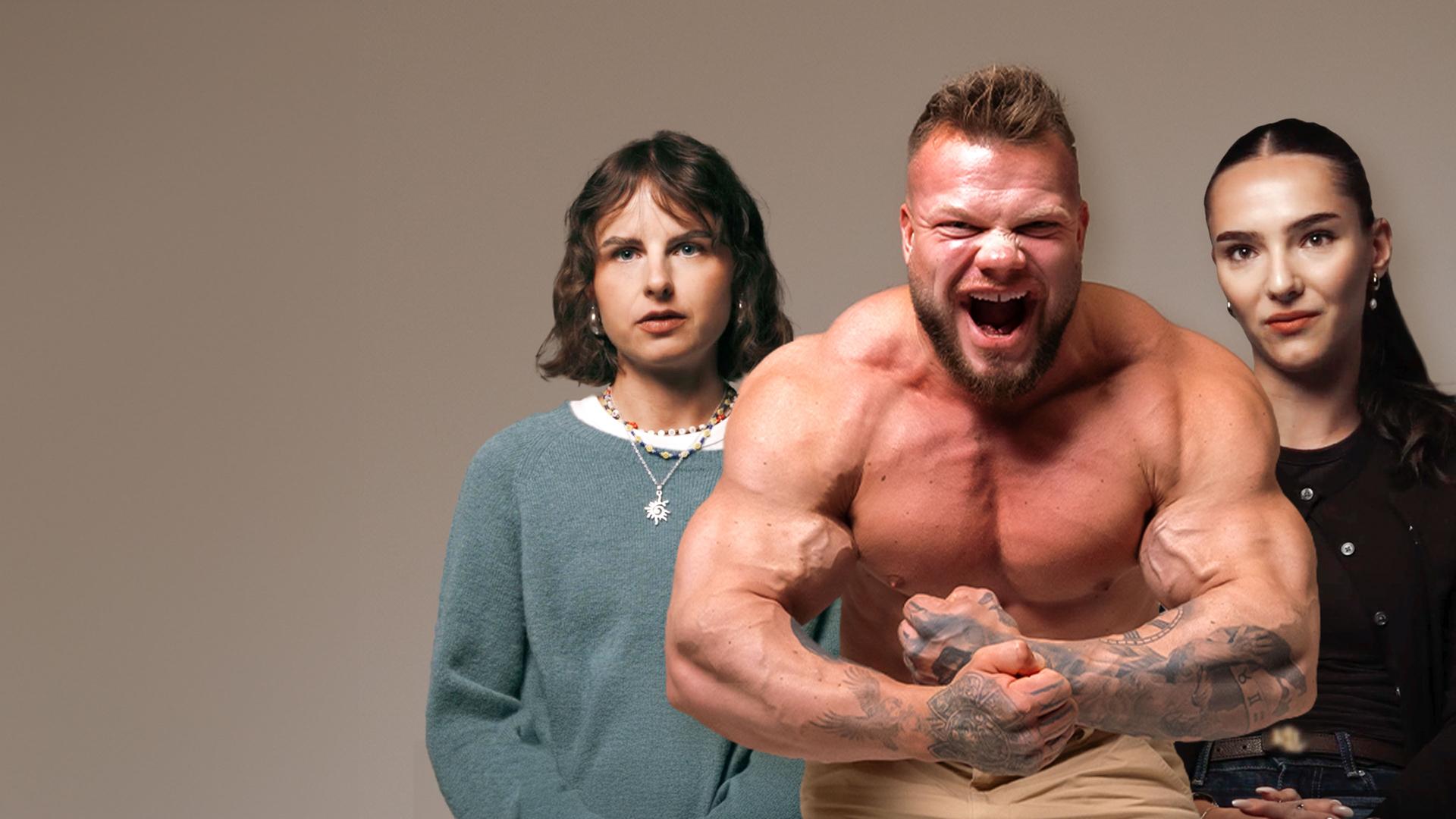Links und rechts stehen zwei Frauen und in der Mitte steht ein Bodybuilder oberkörperfrei, er zeigt seine Muskeln.