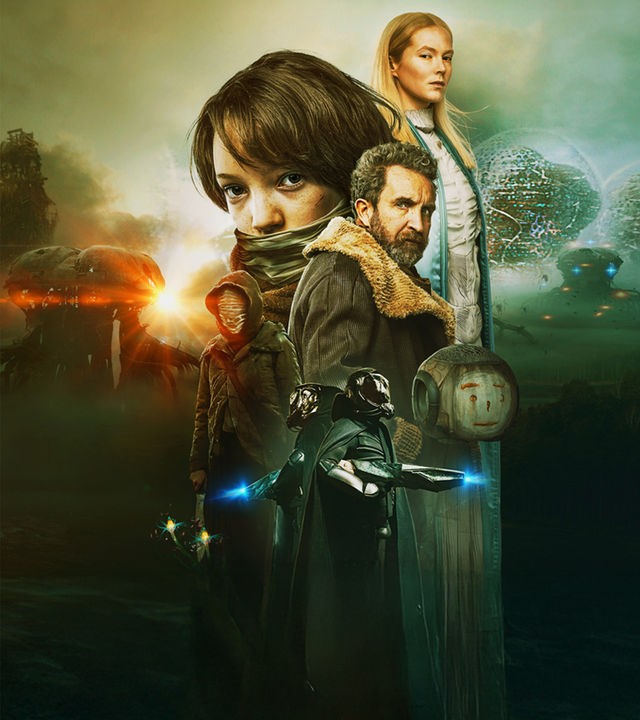 Plakatmotiv, Montage: Die Abbildungen der Köpfe und teilweise der Oberkörper von Vesper (Raffiella Chapman), Jonas (Eddie Marsan) und Camellia (Rosy McEwen) liegen nebeneinander und übereinander. Zwischen den Köpfen schwebt Vespers treuer, quadratischer Roboter und Begleiter, daneben befinden sich zwei vermummte Gestalten. Im Hintergrund befindet sich eine düstere Landschaft in die ein Sonnenstrahl fällt. 