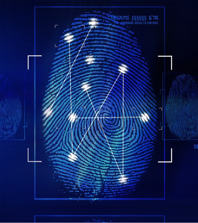 Mehrere blaue Fingerabdrücke nebeneinander in einer Bildschirmdarstellung die einer Datenvisualisierung gleicht.