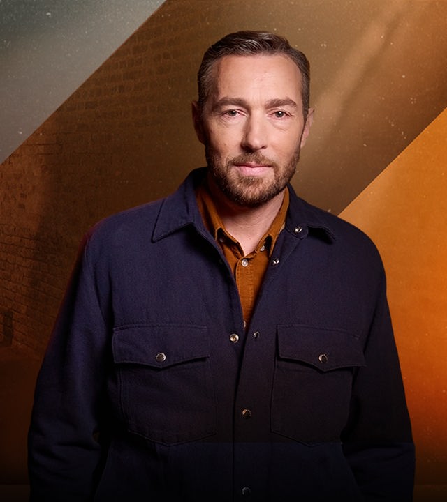 Sven Voss blickt in die Kamera.