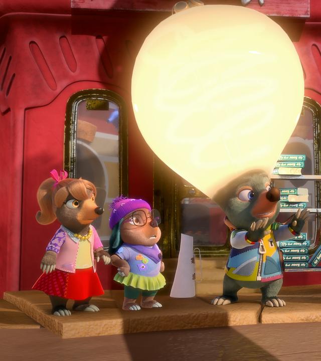 Moley steht mit riesigem, leuchtenden Kopf zwischen Mona Lisa, Dotty und Mischmasch, die ihn verwundert betrachten.