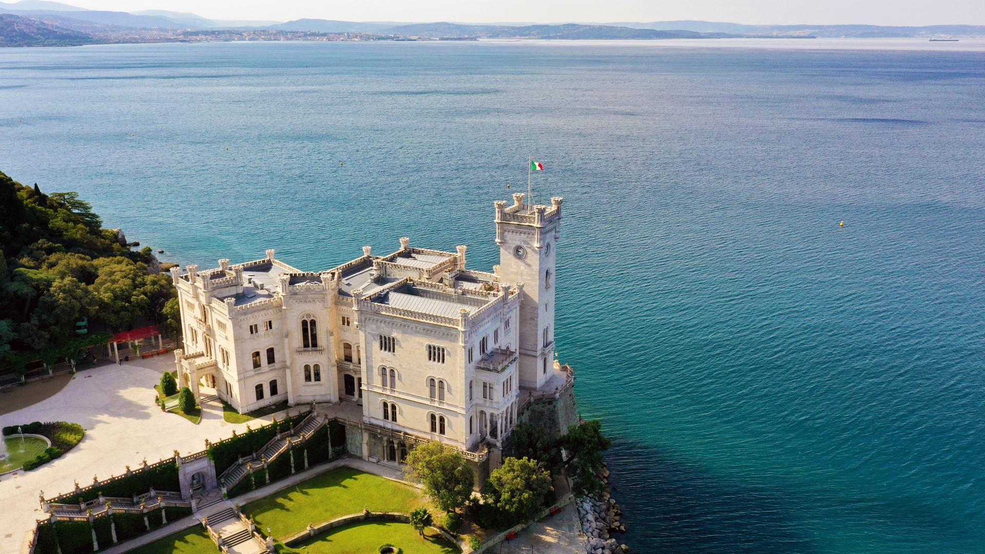 Erbaut von Erzherzog Maximilian von Österreich: Schloss Miramare bei Triest