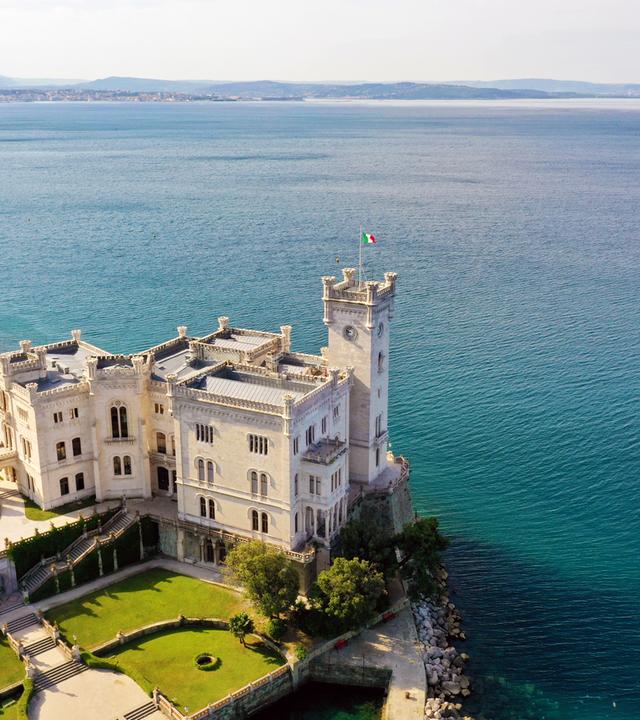 Erbaut von Erzherzog Maximilian von Österreich: Schloss Miramare bei Triest