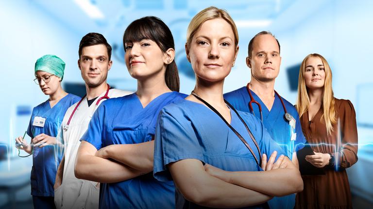"Herz & Viren"(ZDFmediathek), von links: Eva Langer, Dr. Hannes Hudalla, Martina Vatieri, Anja Stern, Dr. Robin Stier, Sarah Holzheimer