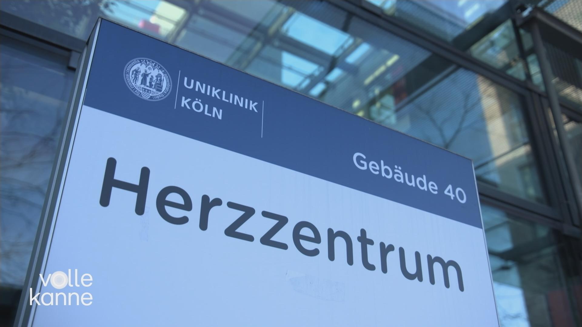 Schild auf dem steht "Uniklinik Köln -Herzzentrum"
