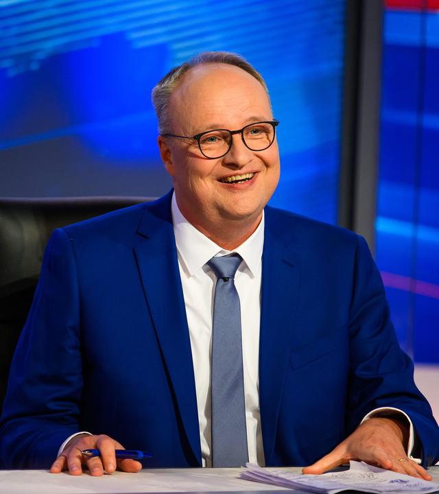 Oliver Welke im Studio der heute-show