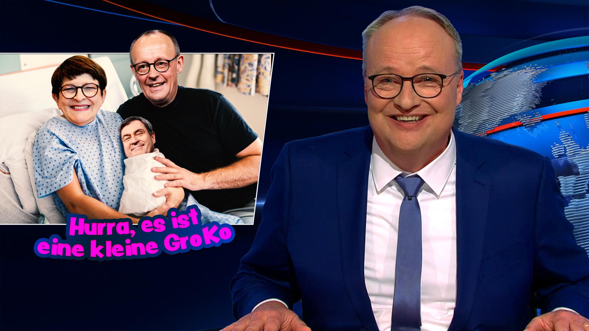 Oliver Welke sitzt am Schreibtisch. Links neben ihm steht: "Hurra, es ist eine kleine GroKo".