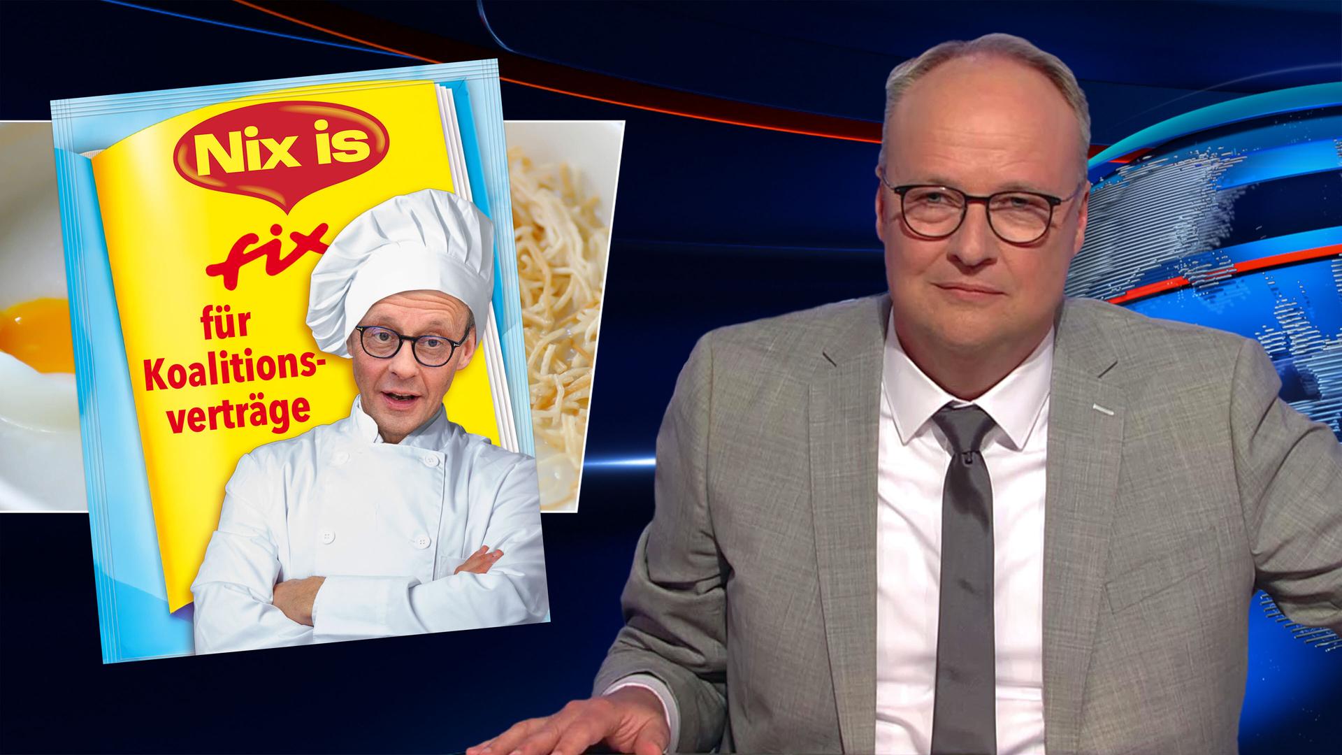 Oliver Welke sitzt an einem Schreibtisch. Links von ihm ist eine Fotocollage zu sehen, die eine MAGGI Fix Packung parodiert. Die Vorderseite zeigt Friedrich Merz als Koch und der Text darauf lautet "Nix is fix für Koalitionsverträge".