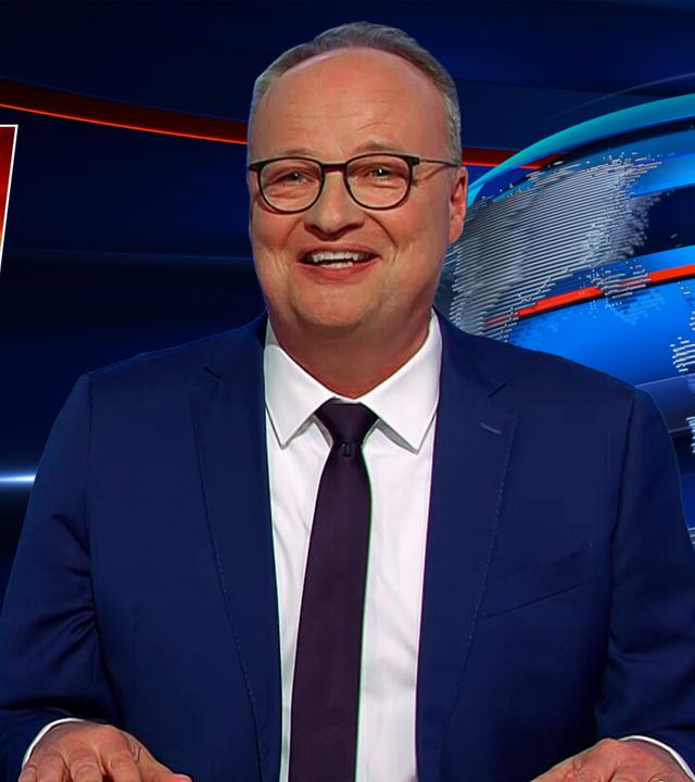 Oliver Welke sitzt am Schreibtisch. Links neben ihm ist eine Fotomontage im Stil eines Action-Filmplakats zu sehen, die Friedrich Merz als Actionheld zeigt. Darunter steht: "Rambo Zambo hat Burnout".