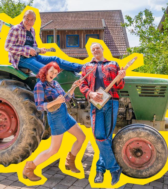 Was für eine belebte Umgebung! Der Bauernhof ist ein toller Ort, um viele Tiere zu treffen. 3Berlin singen von ihren Lieblingstieren auf einem Bauernhof.