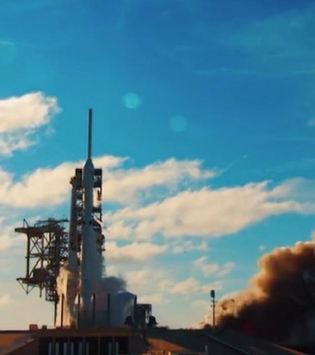 "Hightech Revolution - Sternstunden der Technik: Raketen": Eine startende Rakete mit großer Rauchbildung.
