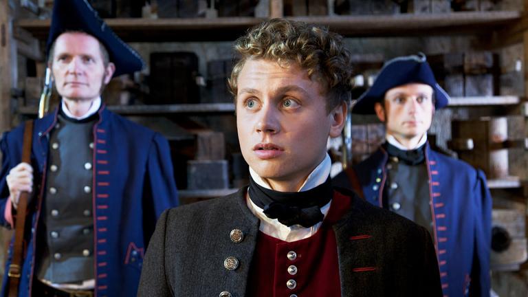 Peter Munk (Rafael Gareisen, Mitte) steht kurz vor seiner Verhaftung.