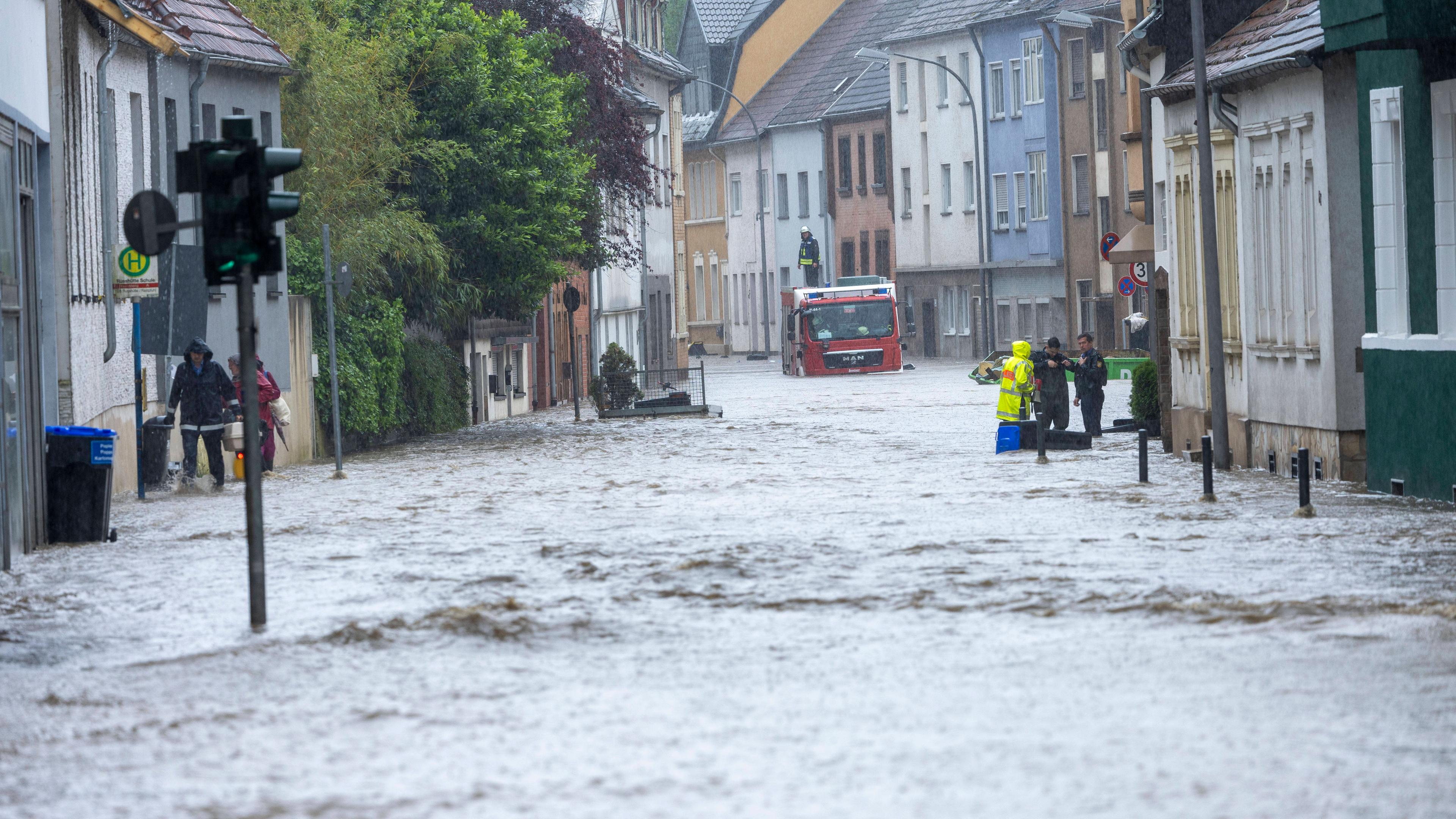 Überschwemmte Straßen in Fischbach