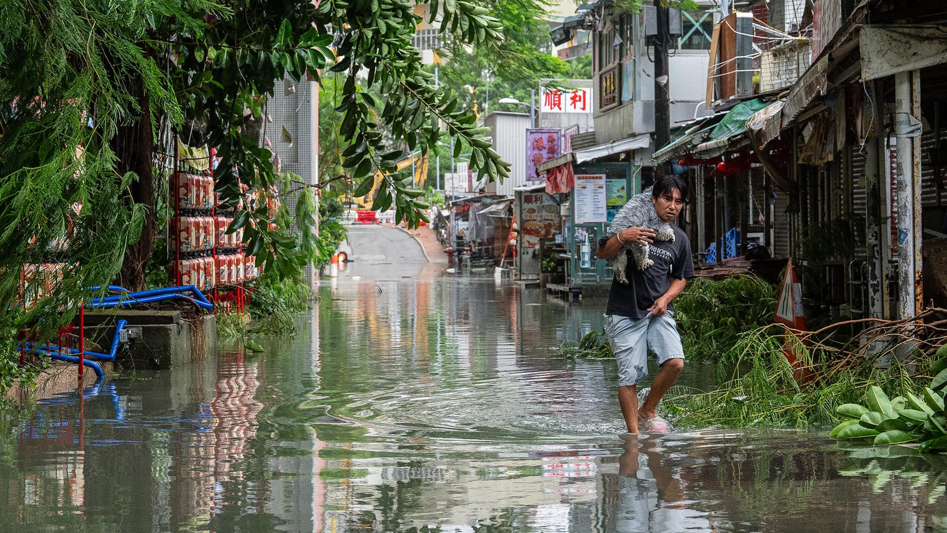 Hochwasser nach Taifun Ragasa in Hongkong