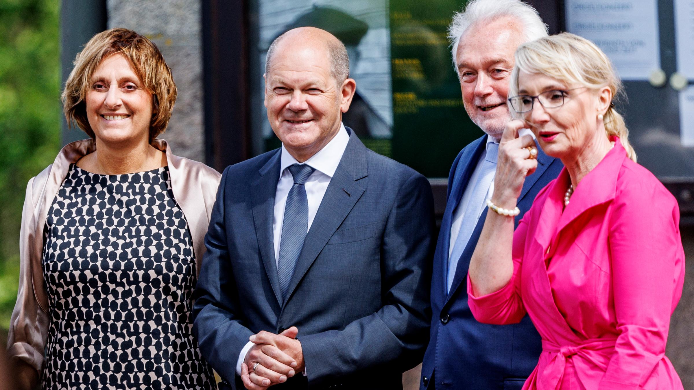 Finanzminister Lindner verteidigt Porsche und Sylt-Hochzeit - ZDFheute