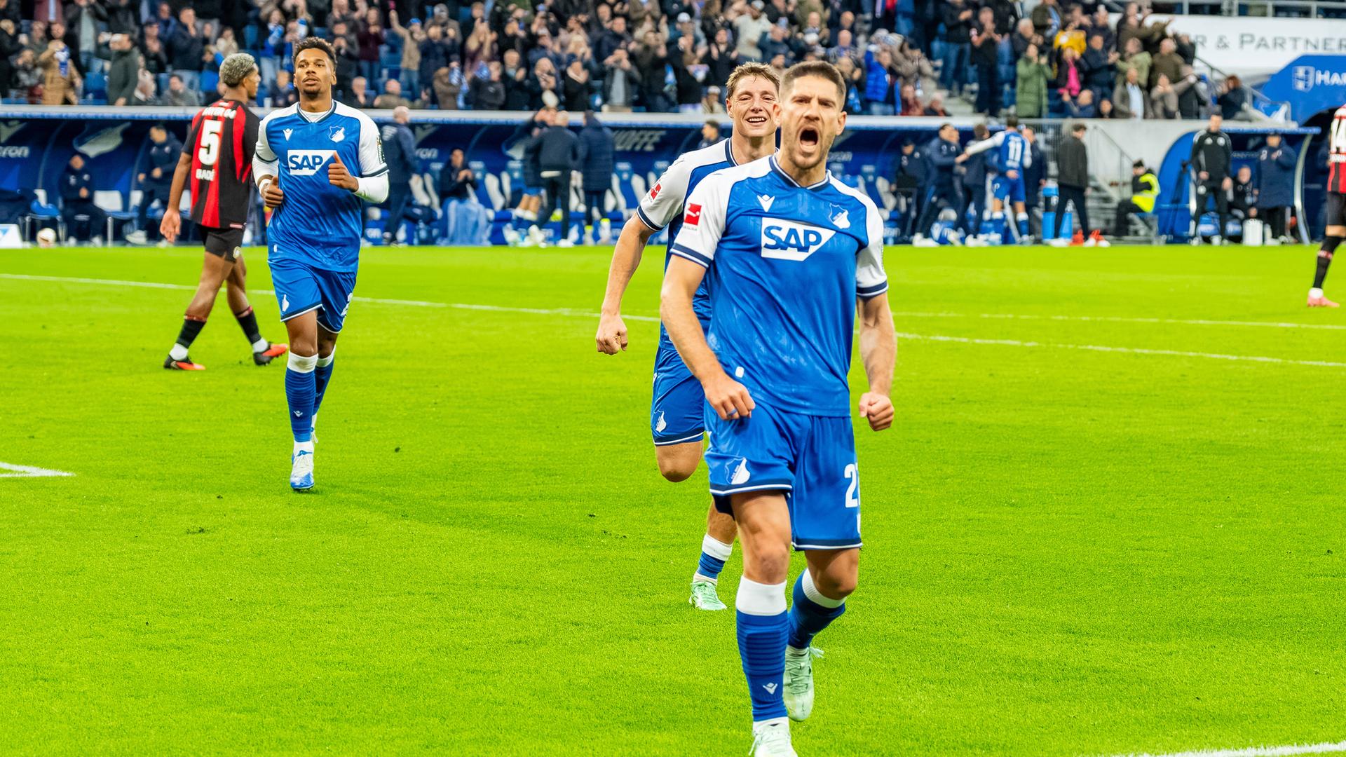Andrej Kramaric (TSG Hoffenheim) jubelt. 
