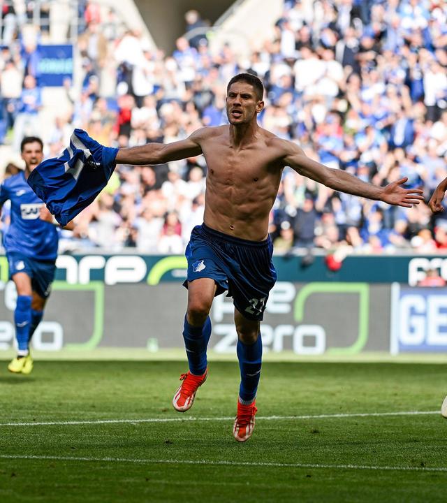 Hoffenheims Torschütze Andrej Kramaric jubelt zum 4:2 gegen Bayern München am 18.05.2024.