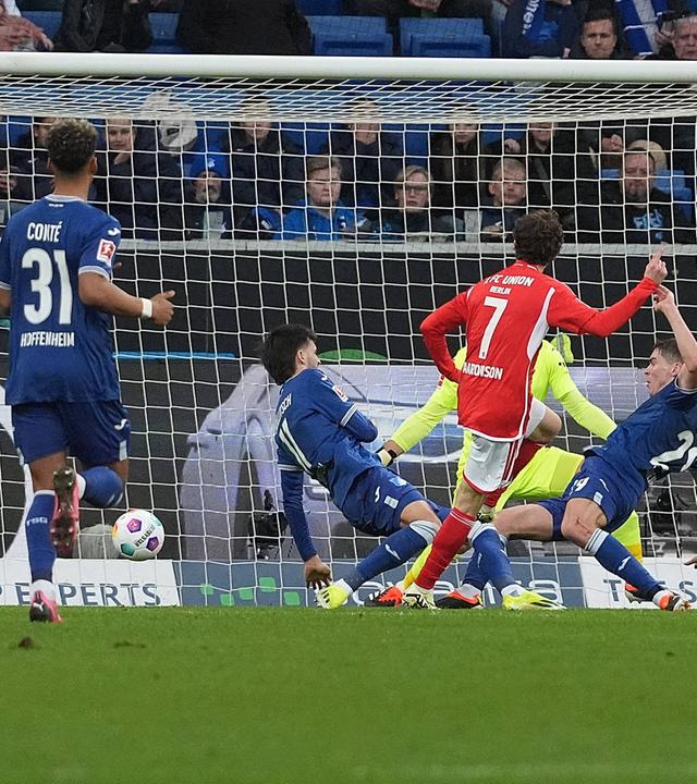 Brenden Aaronson (Union Berlin) erzielt das Tor zum 0:1 