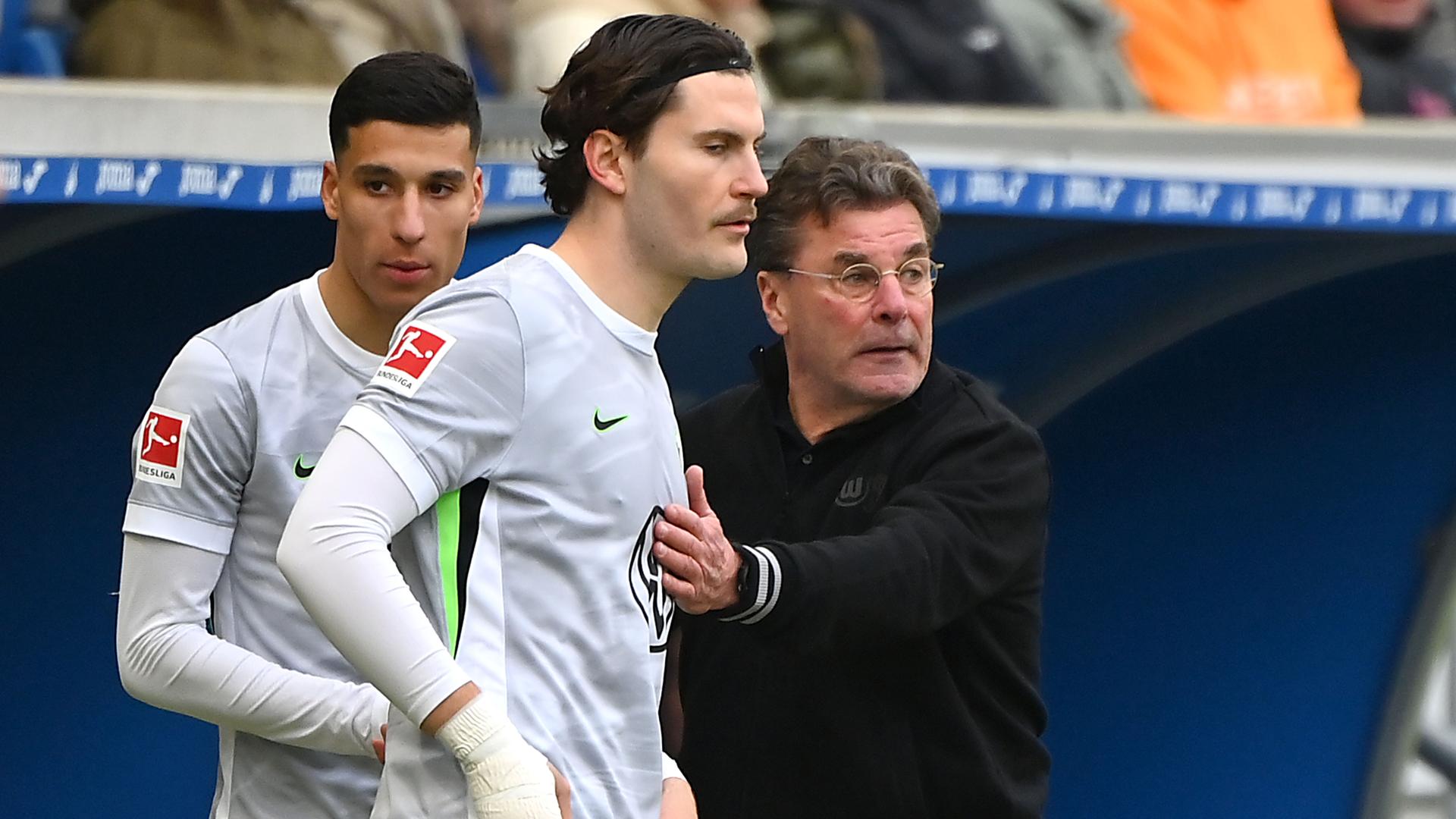 Trainer Dieter Hecking mit Jonas Wind am 14.03.2026 in Sinsheim. 