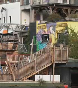 Damals ein Techno-Club, heute ein bleibendes Symbol für ein alternatives Lebenskonzept in Berlin: der Holzmarkt. Eine Location, die mitten in der Hauptstadt um das Bestehen kämpft.