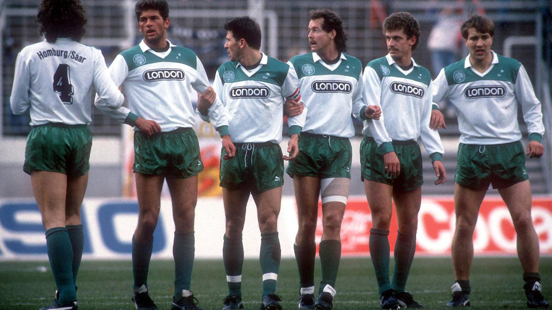 Bundesliga 1987/88: FC-Homburg-Spieler mit London-Werbung
