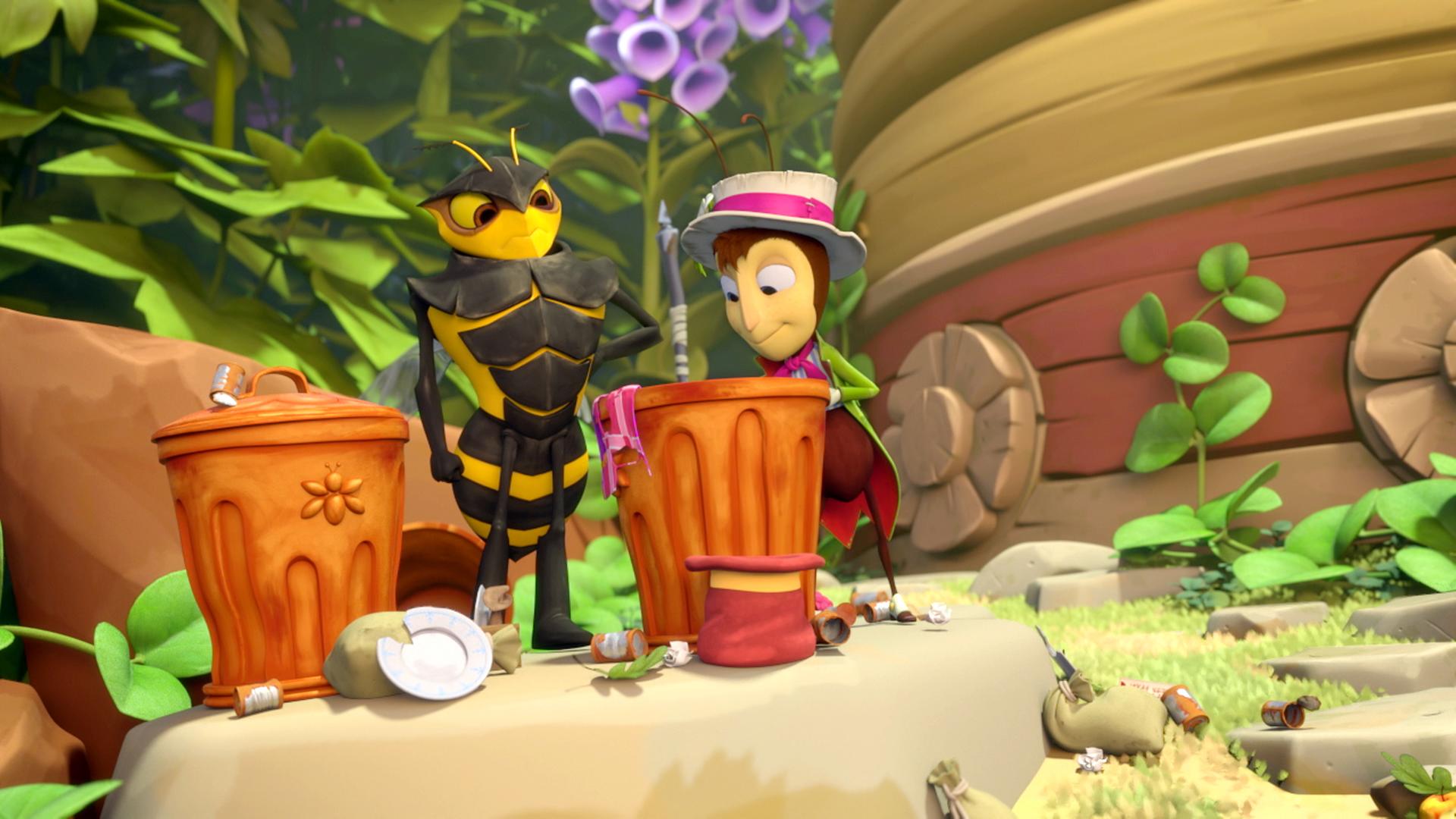 Horatio (links) sucht mit Gregor Grille (rechts) seinen Stoffbeutel in einer Mülltonne.