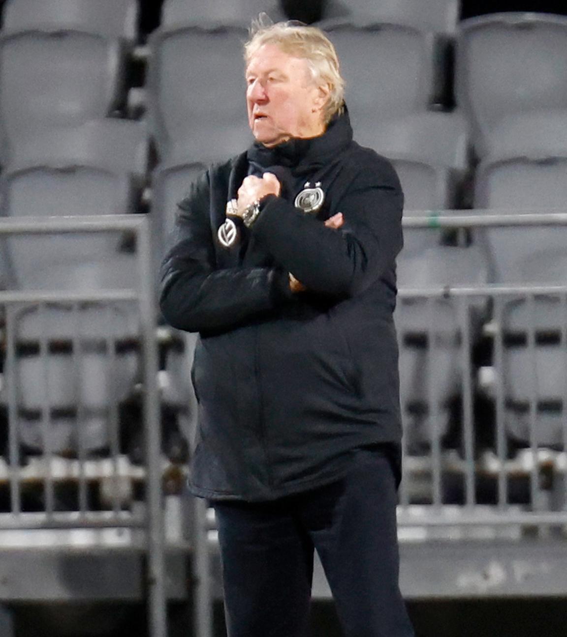 Bundestrainer Horst Hrubesch verfolgt das Spielgeschehen am 31.10.2023 in Reykjavik.