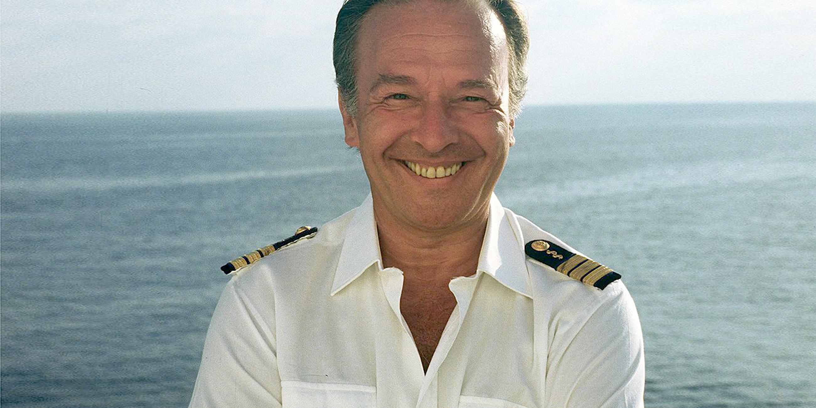 Horst Naumann als Schiffsarzt Dr. Schröder