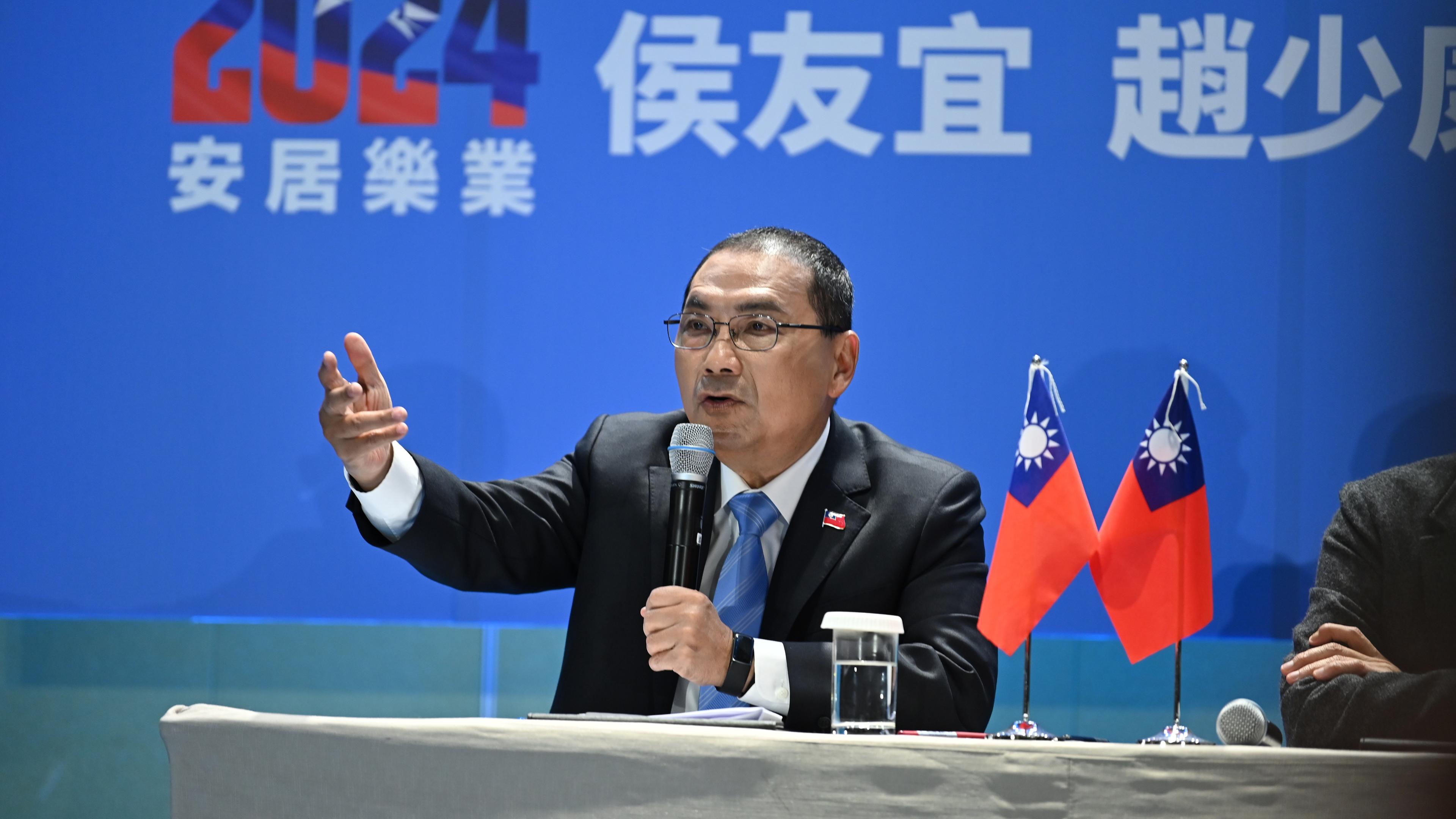  Hou Yu-ih, Präsidentschaftskandidat der taiwanischen Partei Kuomintang, spricht auf einer Pressekonferenz.