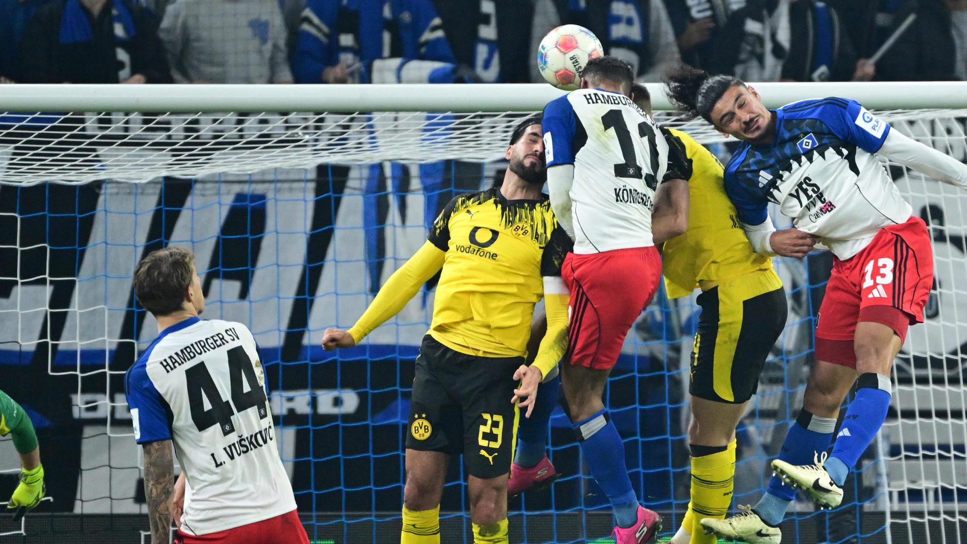Luka Vuskovic, Emre Can, Ransford-Yeboah Koenigsdörffer, Nico Schlotterbeck, Guilherme Ramos, Daniel Svensson in Hamburg am 08.11.25