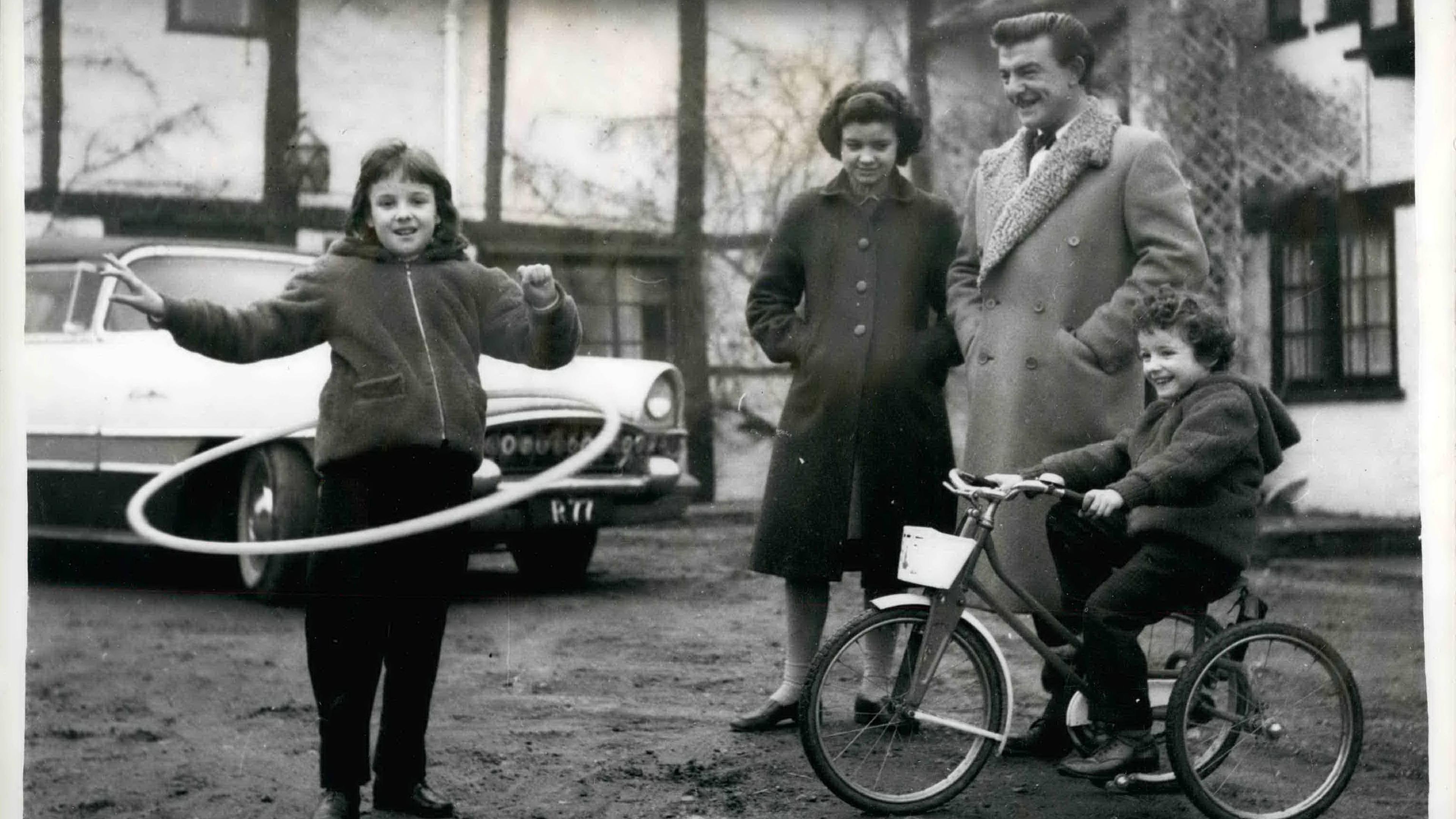 Die Geschichte Des Hula Hoop Reifens - Zdftivi