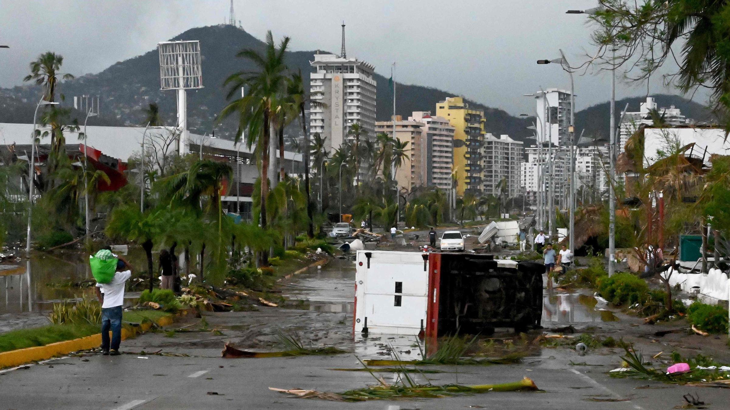 Blick auf die Schäden nach dem Durchzug des Hurrikans "Otis" in Acapulco am 25.10.2023.