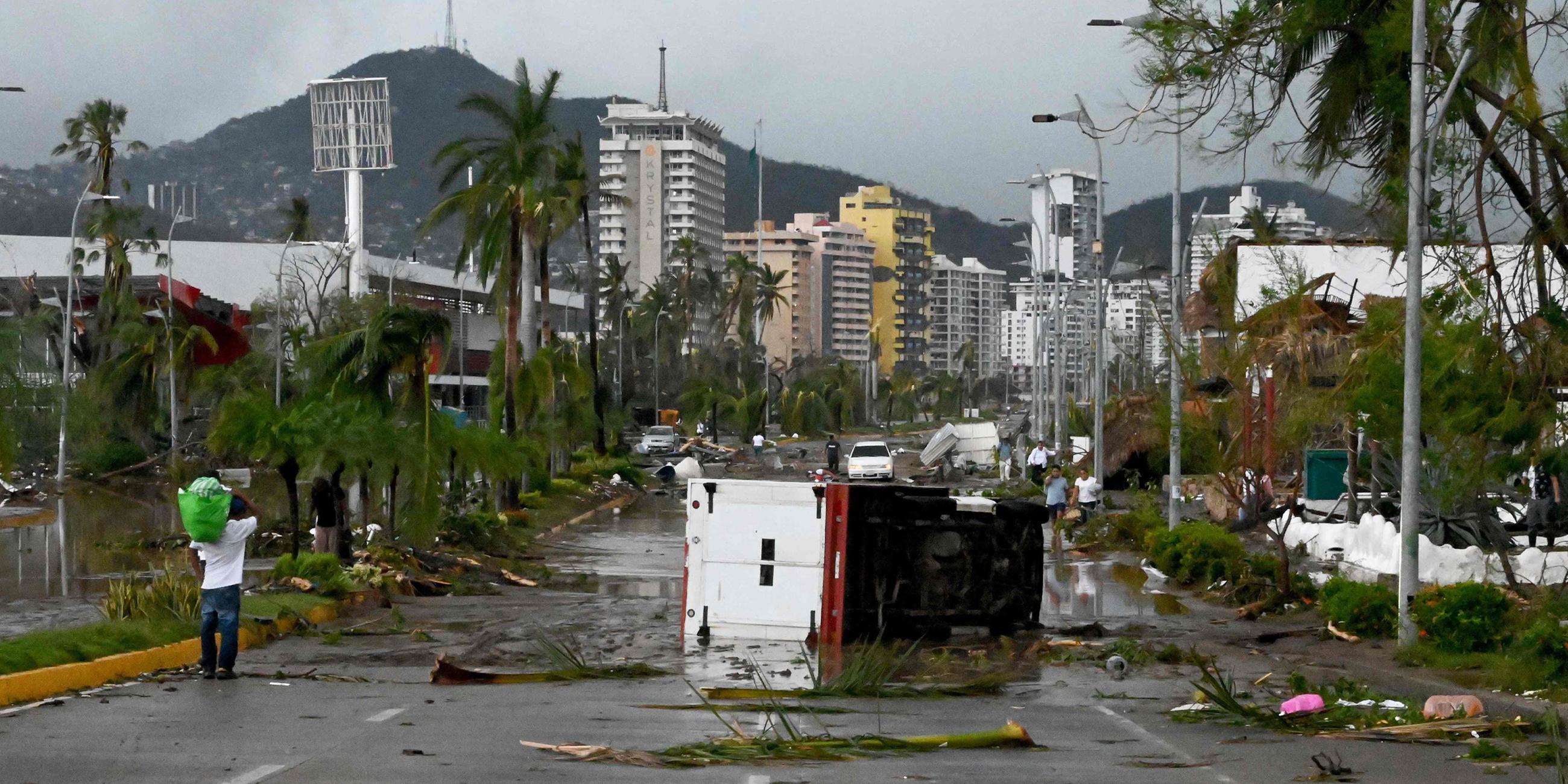 Blick auf die Schäden nach dem Durchzug des Hurrikans "Otis" in Acapulco am 25.10.2023.