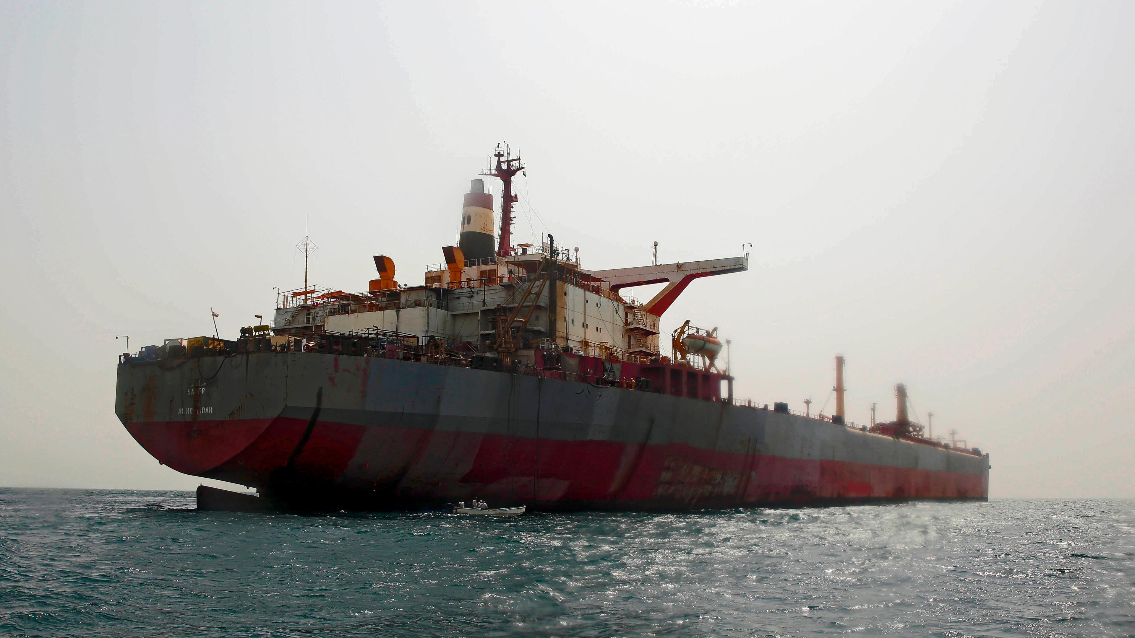 Archiv, 12.06.2023, Jemen: Blick auf den angeschlagenen Öltanker «FSO Safer» im Roten Meer vor der Küste des von Rebellen gehaltenen Hafens Rass Issa in der westlichen Provinz Hodeidah.