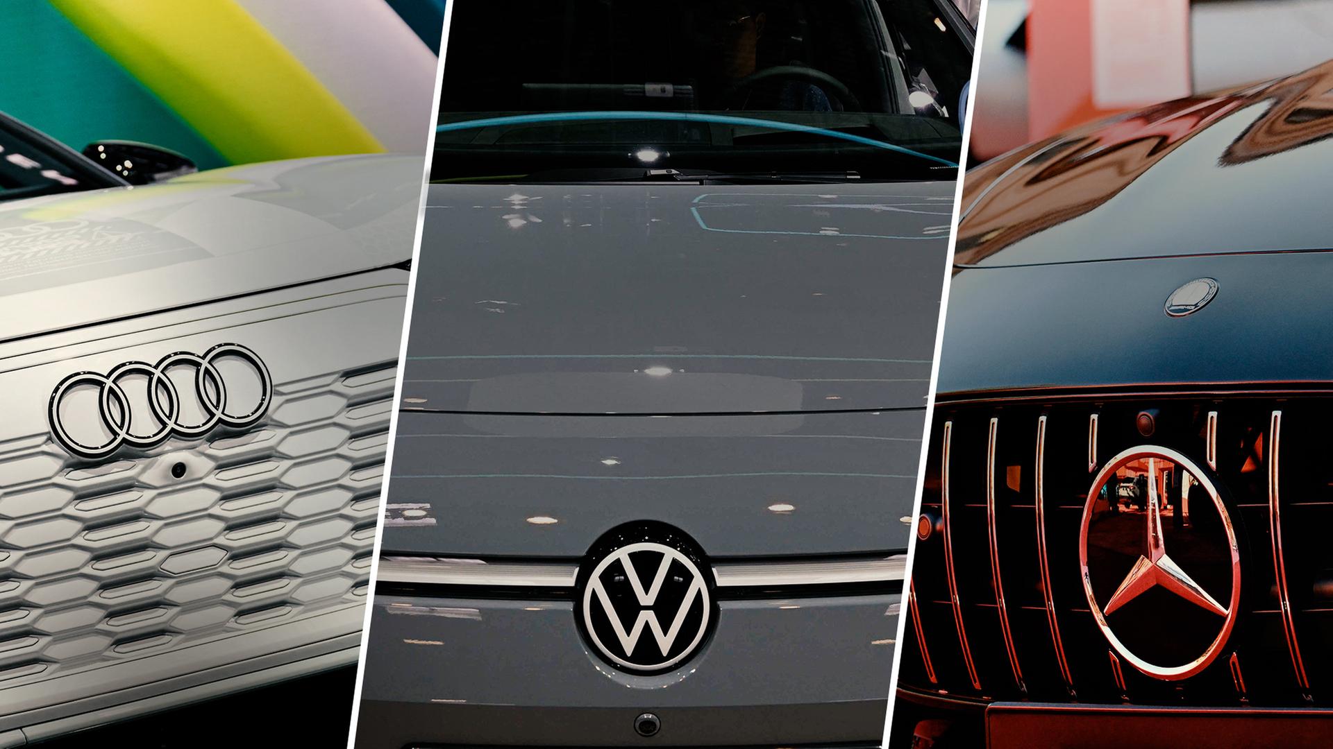 Zu sehen sind die Logos der deutschen Autohersteller Audi (l.), Volkswagen (Mitte) und Mercedes (r.). 