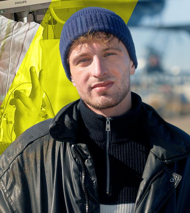 Rechts im Bild: Ian trägt eine schwarze Jacke und eine blaue Mütze und schaut in die Kamera. Links: Ian im Krankenbett an diverse Geräte angeschlossen und zeigt mit beiden Händen jeweils das Peace Zeichen.