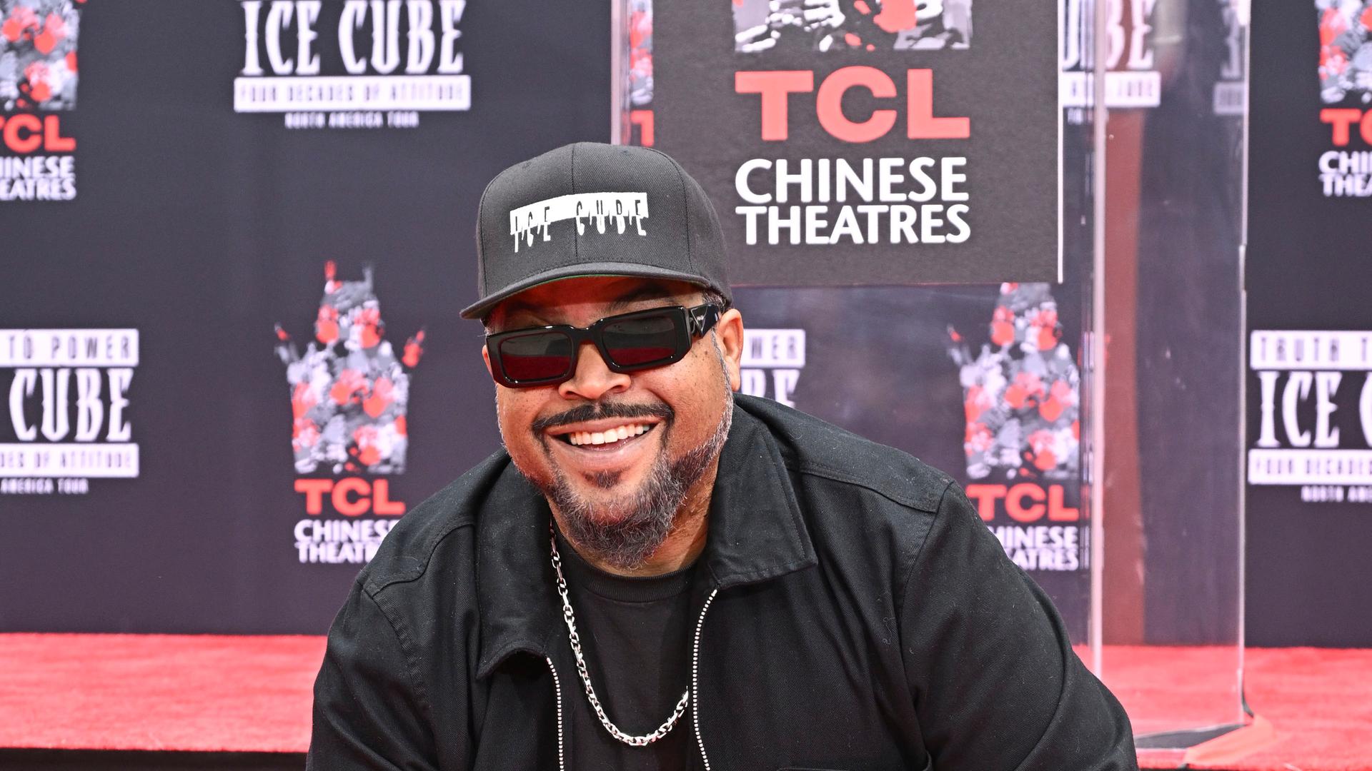 Hip-Hop-Legende Ice Cube zeigt sich gerührt vor dem TLC Chinese Theatre in Hollywood