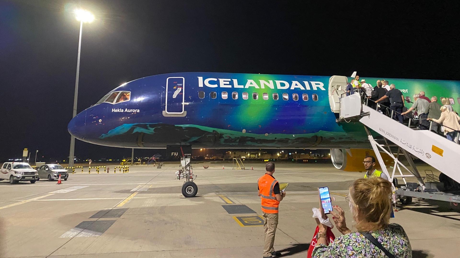 Iceland, Reykjavik: Flieger, mit dem eine Gruppe Schüler und Lehrer aus Israel über Reykjavik ausfliegen konnte.