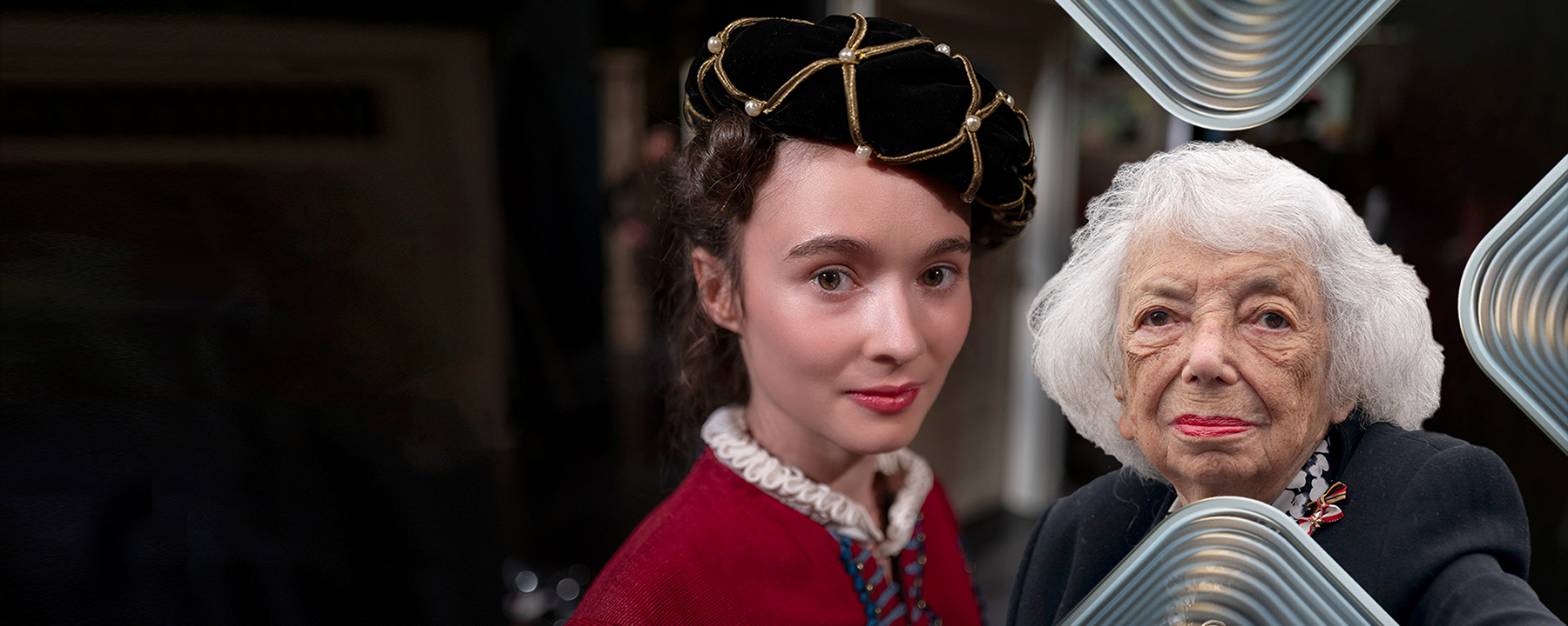 Schauspielerin Julia Anna Grob in ihrer Rolle als junge Margot Friedländer neben der realen Person Margot Friedländer