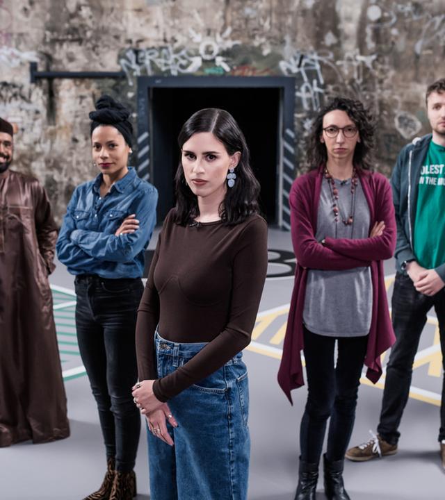 Salwa Houmsi mit Gästen