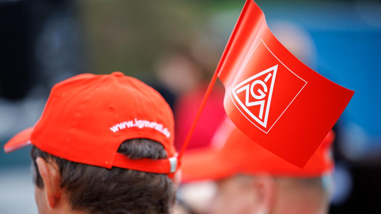 Collective bargaining conflict: Metal industry starts warning strike